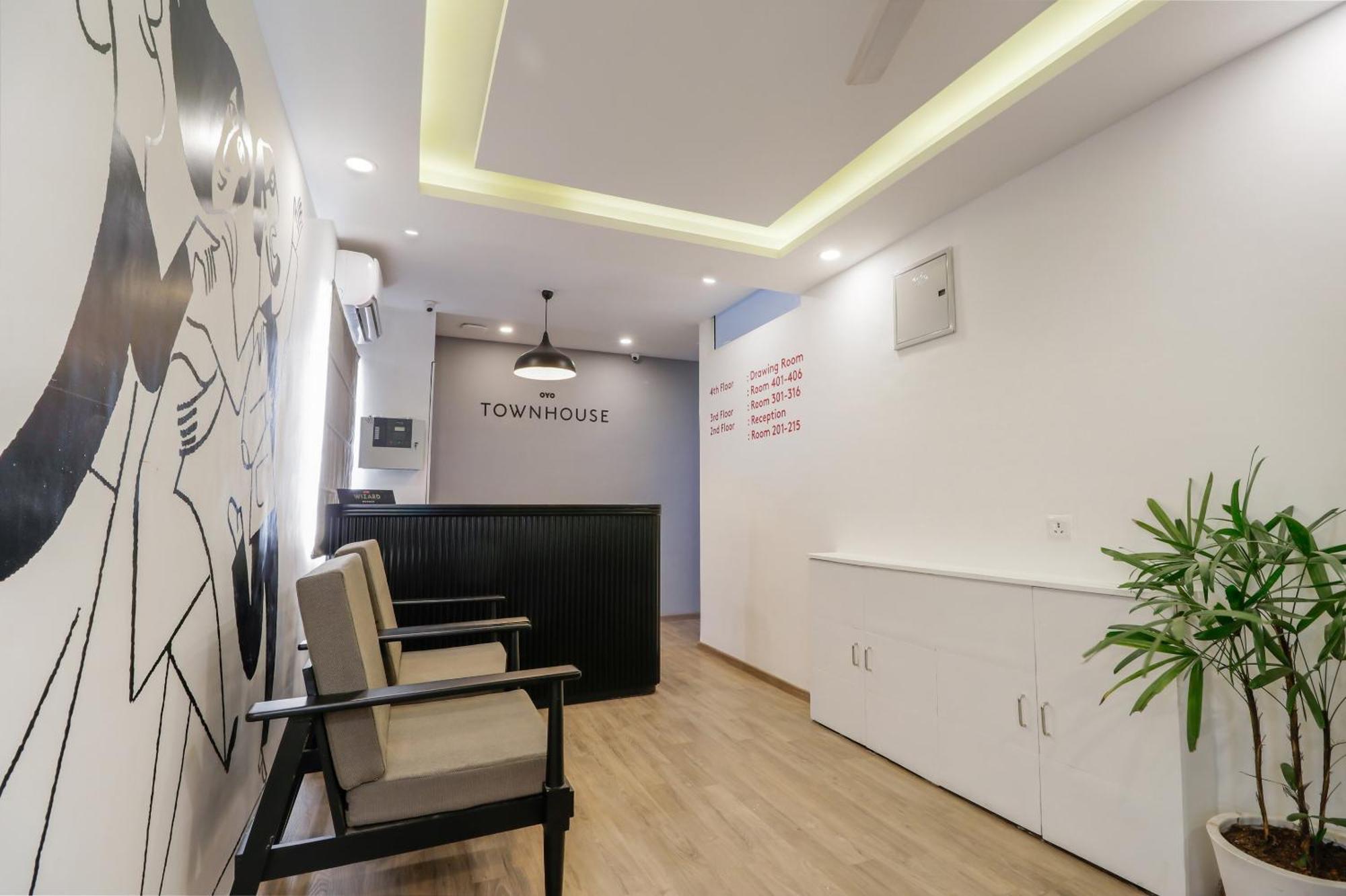Super Townhouse The Landmark Индаур Экстерьер фото