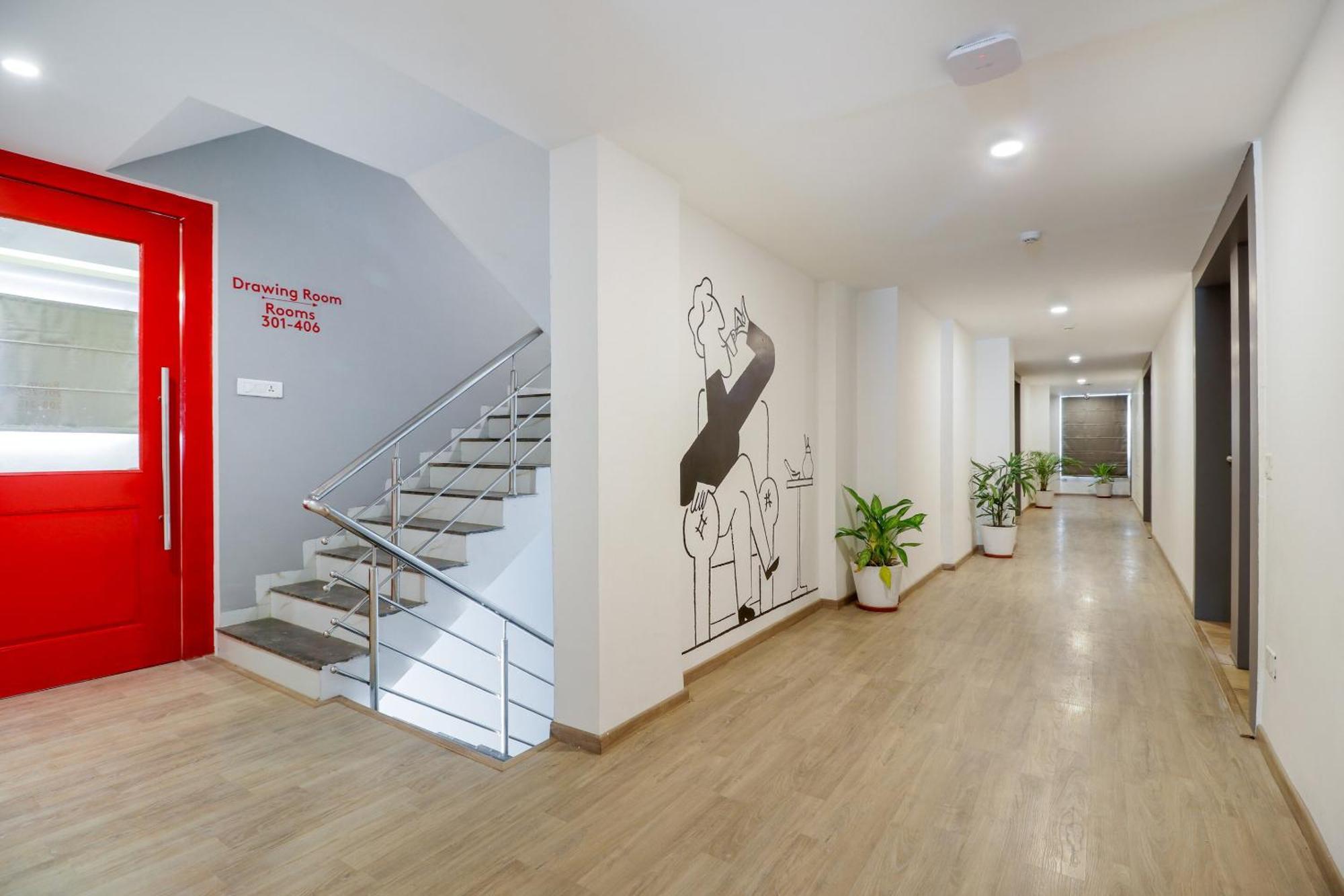 Super Townhouse The Landmark Индаур Экстерьер фото